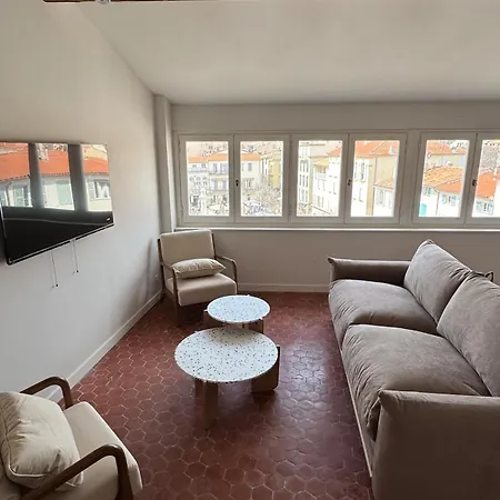 #401 Heart Of Vieil - Place Nationale-high-end Newly Renovated & Furnished Apartment *
