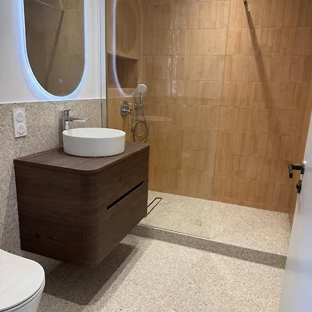 Apartment #401 Heart Of Vieil - Place Nationale-high-end Newly Renovated & Furnished