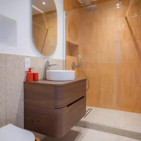 Apartment #401 Heart Of Vieil - Place Nationale-high-end Newly Renovated & Furnished *