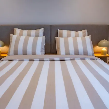 #401 Heart Of Vieil - Place Nationale-high-end Newly Renovated & Furnished Apartamento *