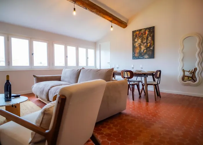 Lägenhet #401 Heart Of Vieil - Place Nationale-high-end Newly Renovated & Furnished *