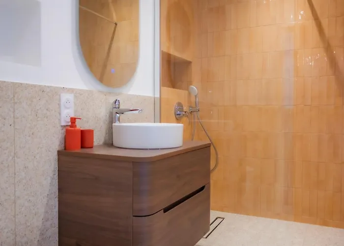 Lägenhet #401 Heart Of Vieil - Place Nationale-high-end Newly Renovated & Furnished *