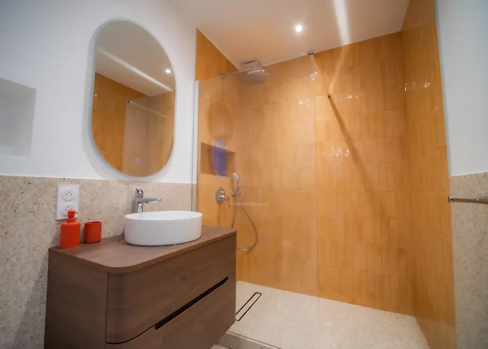 #401 Heart Of Vieil - Place Nationale-high-end Newly Renovated & Furnished